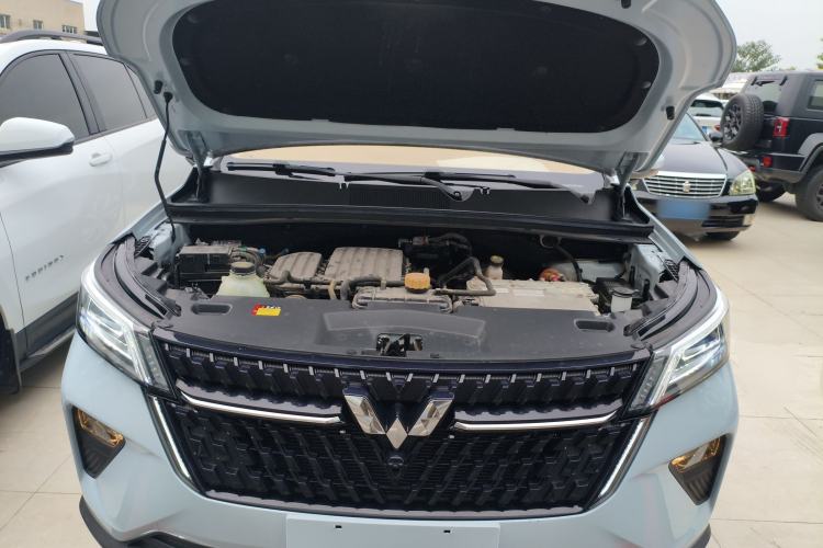 Used Wuling Asta 2022 2.0L DHT Electric-Speed Version
