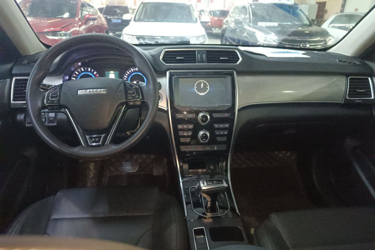 Used Haval H2 2018 Chuanxiang Edition 1.5T Dual-Clutch Two-Wheel Drive Fashion Model China V Standard
