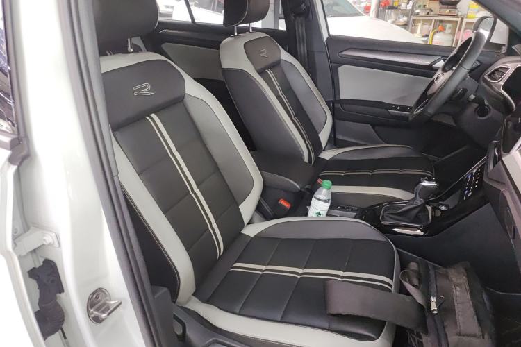 Used Volkswagen T-ROC 2023 300TSI DSG Two-Wheel-Drive Chen Guang Edition
