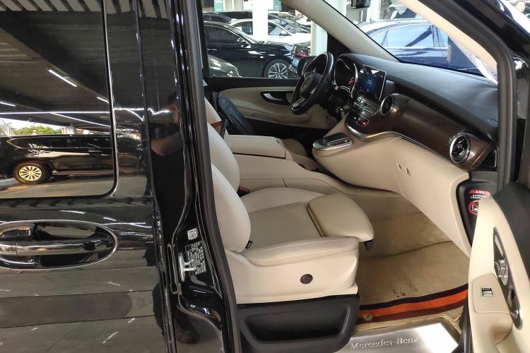 Used Mercedes-Benz V-Class 2022 V 260 Avantgarde Edition