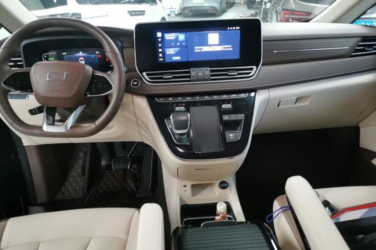 Used Bestune M9 2023 2.0T Prestige Edition
