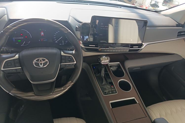 Used Toyota Granvia 2023 2.5L Hybrid Prestige PLUS Edition
