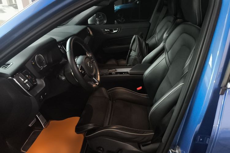 Used Volvo XC60 2019 T5 4x4 Smart & Dynamic Sport Edition China VI Standard