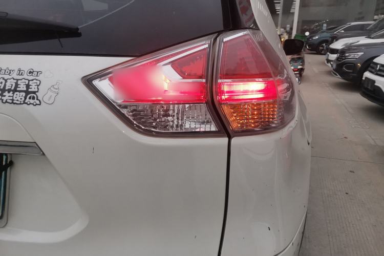 Used Nissan X-Trail 2015 2.0L CVT Comfort MAX Edition 2WD
