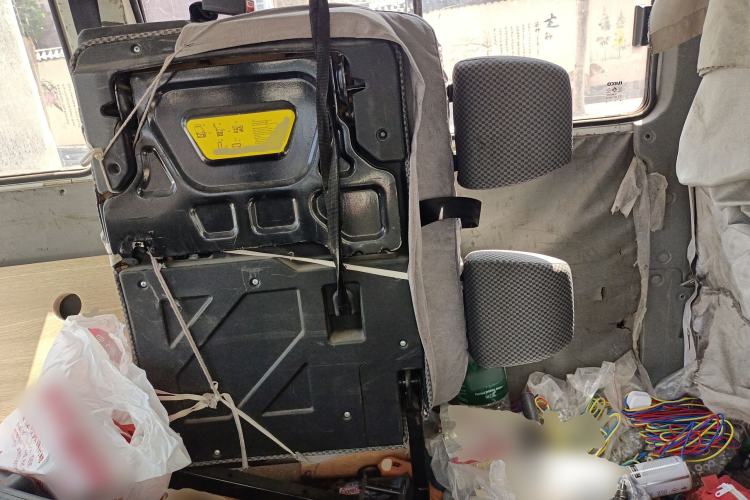 Used Iveco Daily 2017 2.5T A35 Low-Roof 5-7 Seater Passenger Van 47Z5
