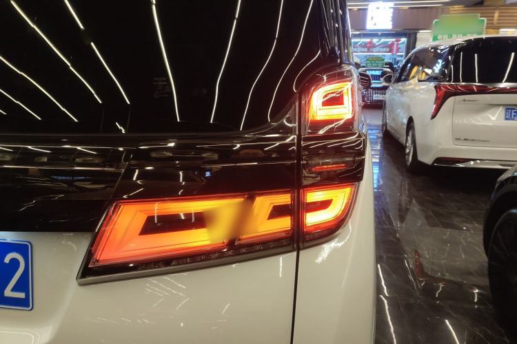 Used Toyota Vellfire 2021 Crown Dual-Engine 2.5L HV Prestige Edition
