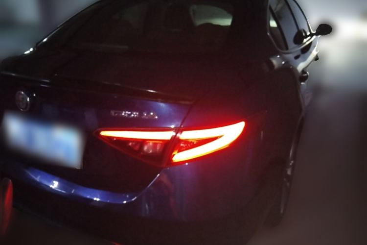 Used Alfa Romeo Giulia 2017 2.0T 200HP Luxury Edition
