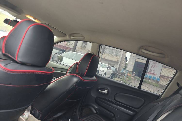 Used Venucia R50 2013 1.6L Manual Fashion Edition
