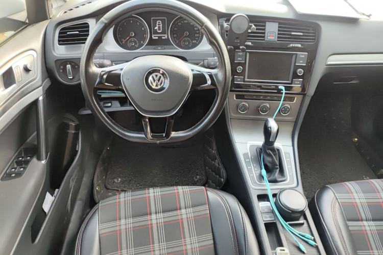 Used Volkswagen Golf 2015 1.4TSI Automatic Comfort Model
