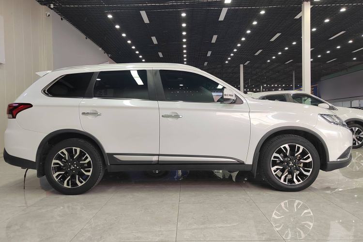 Used Mitsubishi Outlander 2020 2.4L 4x4 Zhi Xiang Edition 5 Seats

