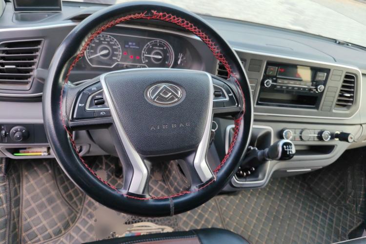 Used SAIC MAXUS Xintu V80 2021 2.0T PLUS Manual Aoyuntong Short Wheelbase Mid-Roof 5/6-Seater