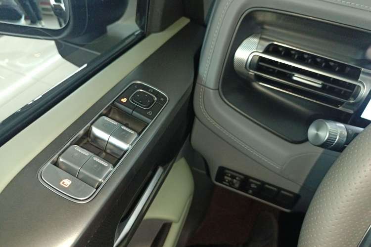 Used Beijing Auto BJ40 2024 2.0T All-New Blade Hero Edition Climber
