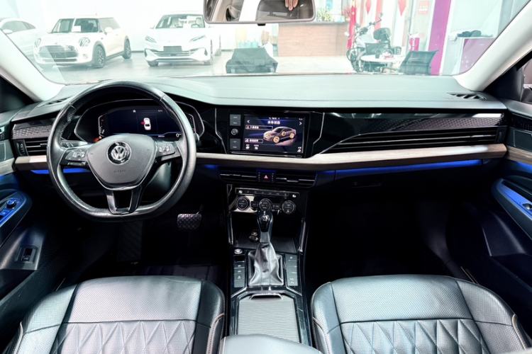 Used Volkswagen Passat 2019 330TSI Luxury Edition China VI Standard
