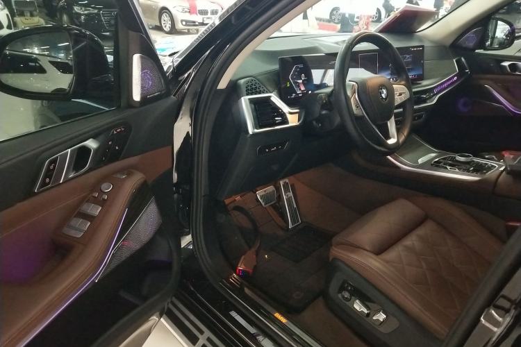 Used BMW X7 2024 xDrive40i Luxury Package – Leading Model
