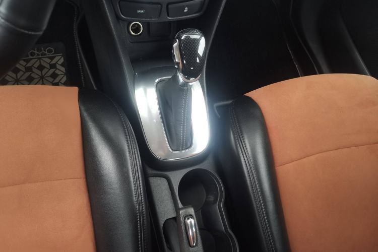 Used Buick Encore 2015 1.4T Automatic Two-Wheel Drive Urban Elite Version
