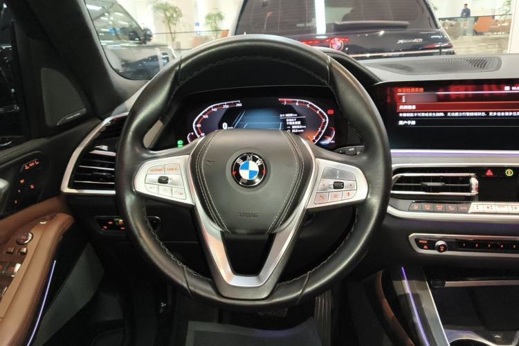 Used BMW X7 2022 xDrive40i Luxury Package with Premium Features
