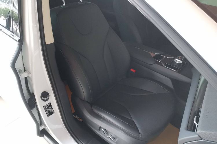 Used Hongqi E-QM5 2022 431 km Charge & Enjoy Edition
