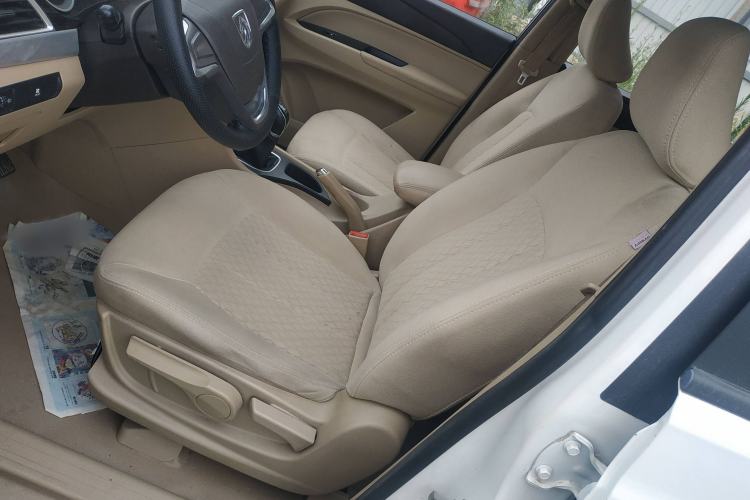 Used Baojun 730 2016 1.5L Manual Standard Version 5 Seats
