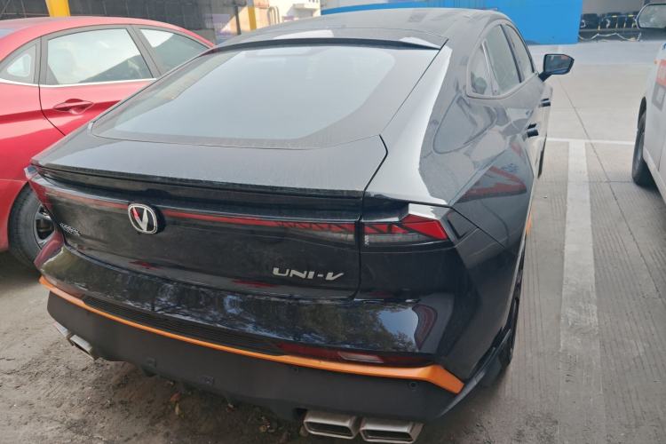 Used Changan UNI-V 2025 1.5T 500Bar Prestige Sporty Version
