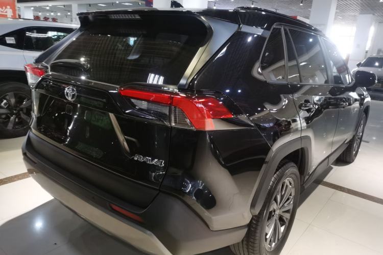 Used Toyota RAV4 2023 2.0L CVT Two-Wheel Drive Fashion Plus Edition
