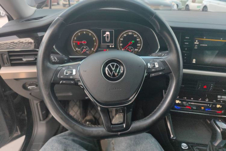 Used Volkswagen Passat 2020 Facelift 330TSI Elite Edition China VI Standard
