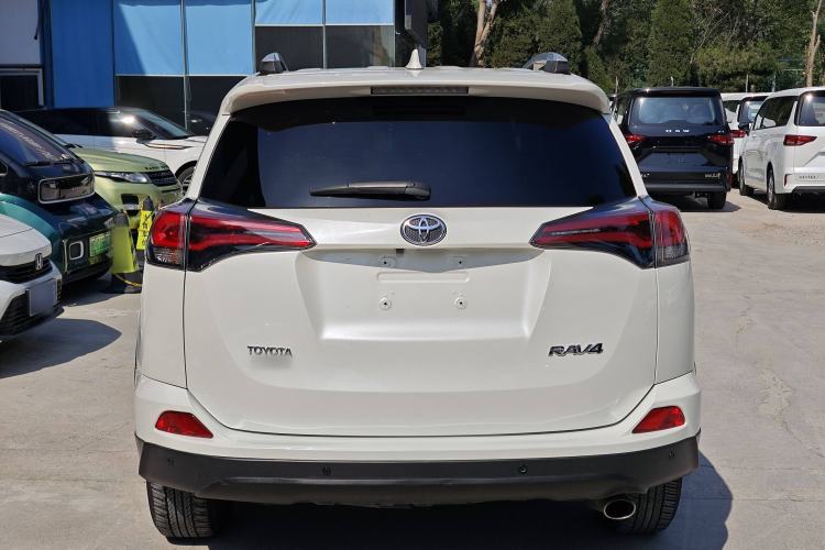 Used Toyota RAV4 2016 2.0L CVT Two-Wheel Drive Fashion Edition China V Standard
