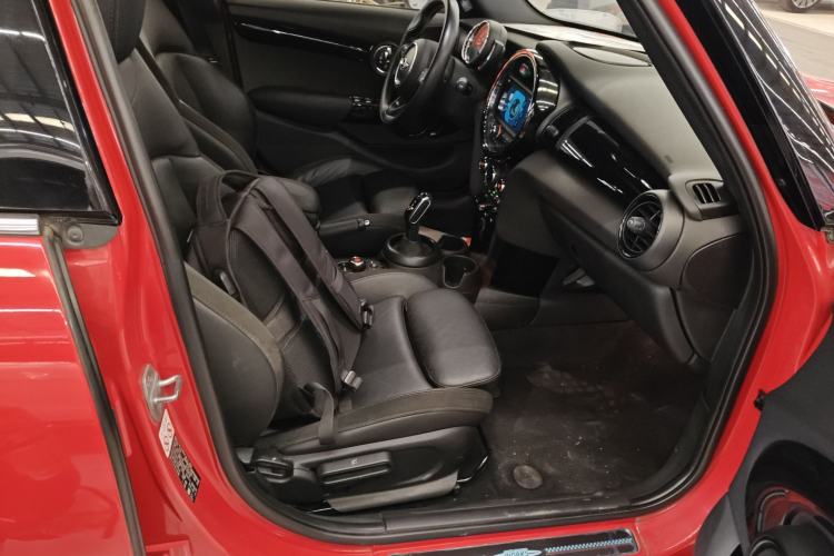 Used  MINI 2018 1.5T COOPER Racing Edition Five-Door Version
