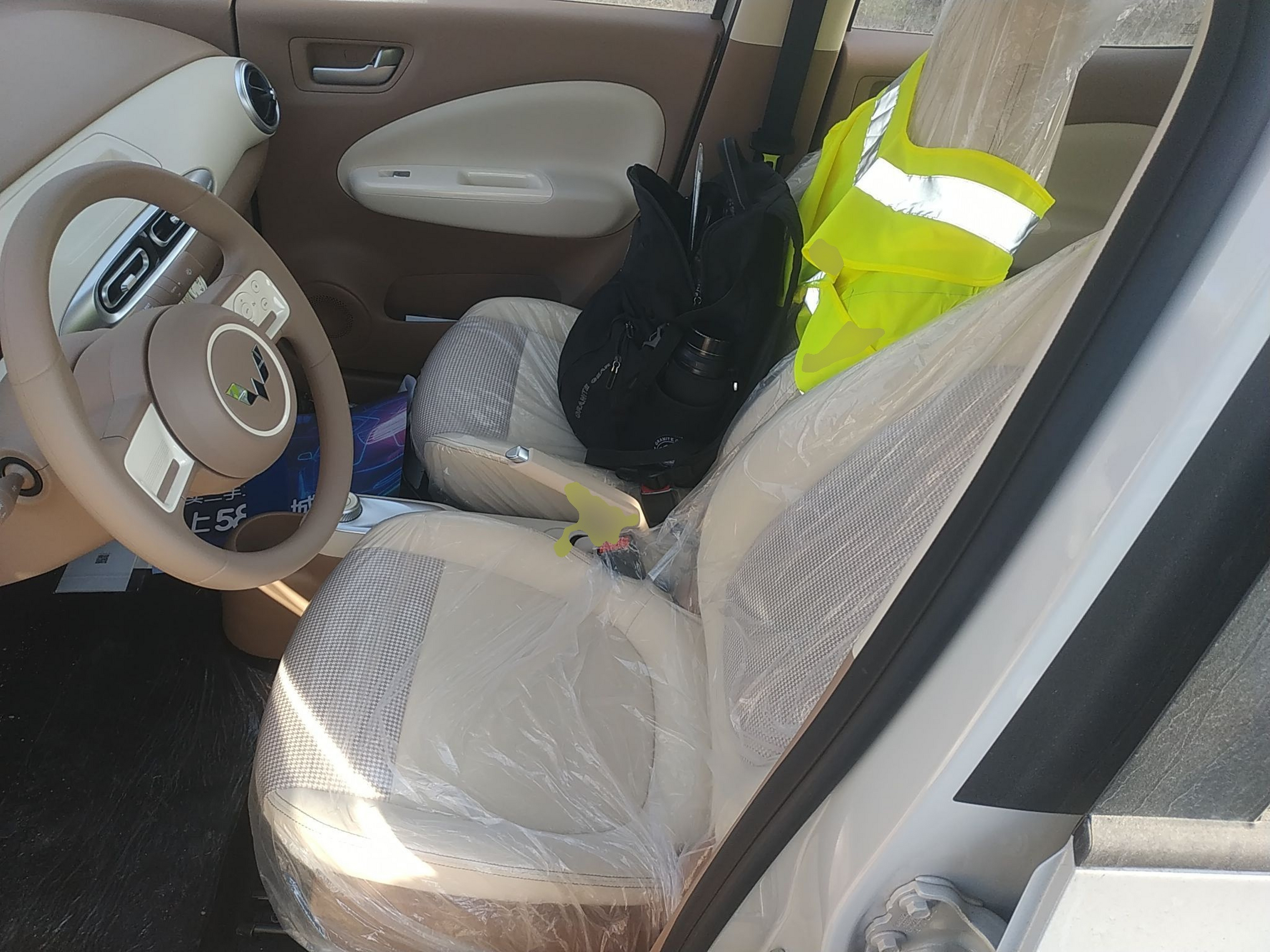 المقاعد الأمامية داخل السيارة