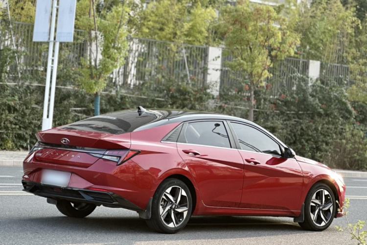 Used Hyundai Elantra 2021 1.5L CVT LUX Prestige Edition
