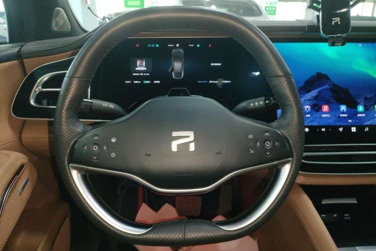 Used  R7 2022 Long-Range Advanced Edition
