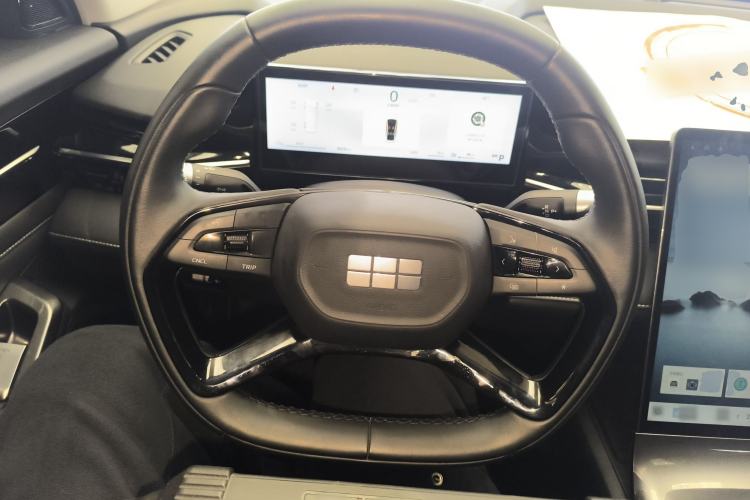 Used  L6 2024 60km PLUS Dragon Edition