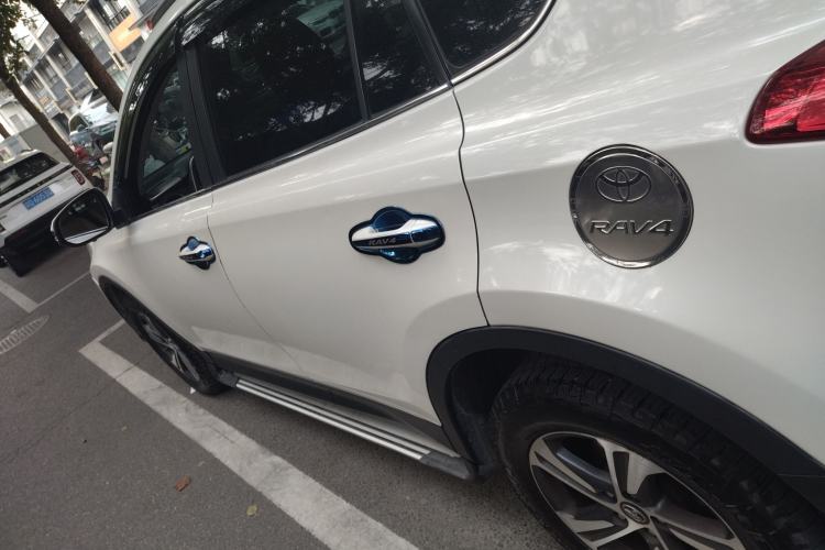 Used Toyota RAV4 2015 2.0L CVT Two-Wheel Drive Fashion Edition
