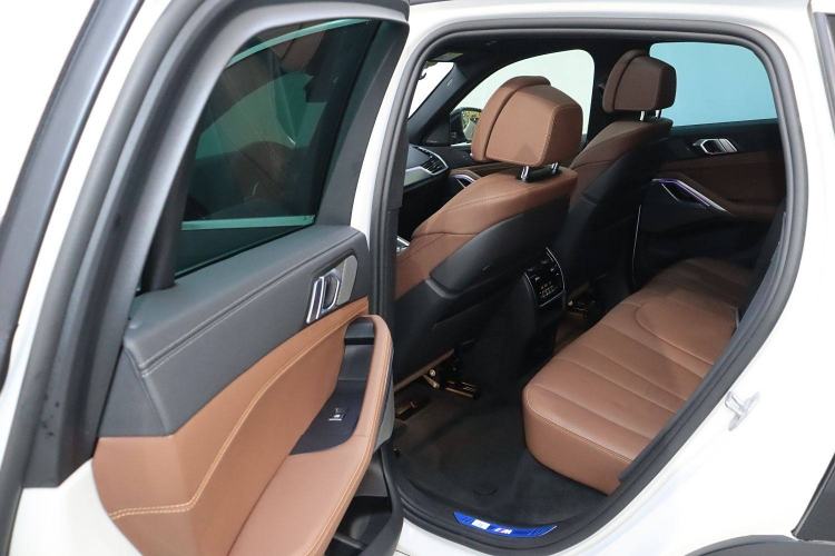 Used BMW X6 2020 xDrive40i Luxury Model with M Sport Package
