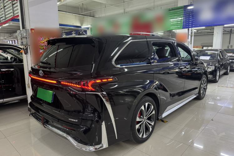 Used Toyota Granvia 2023 2.5L Hybrid Flagship VIP Edition
