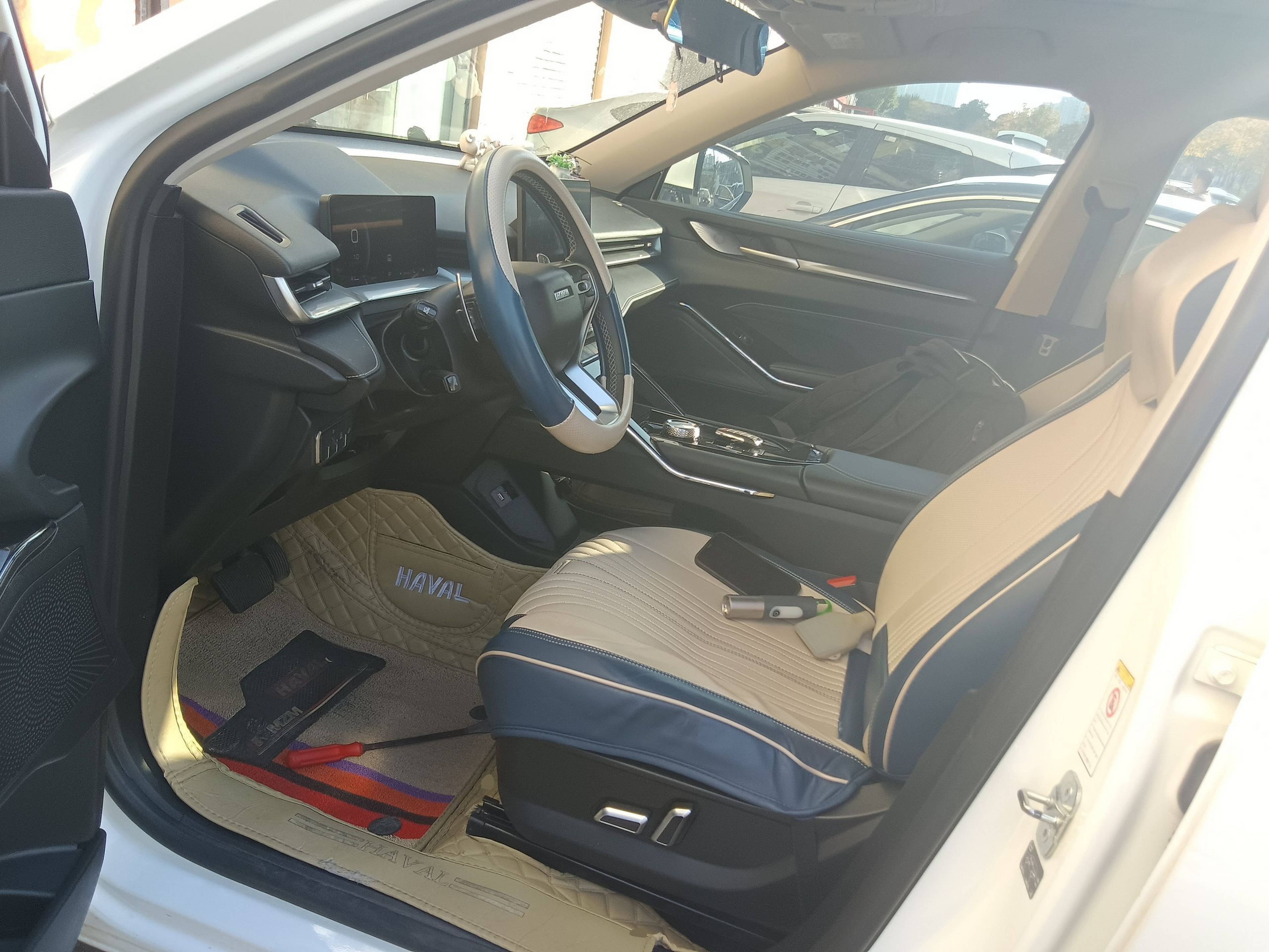 Переднее сиденье в автомобиле