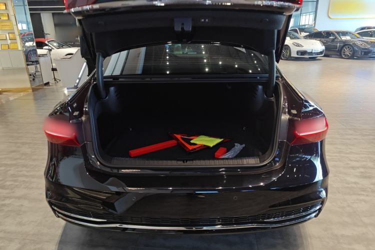 Used Audi A7L 2024 45TFSI quattro S-line Visionary Edition Flow Crystal Package
