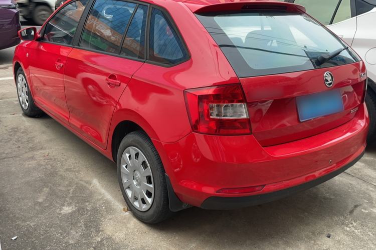 Used Skoda Rapid Spaceback 2014 1.6L Automatic Enjoyment Edition
