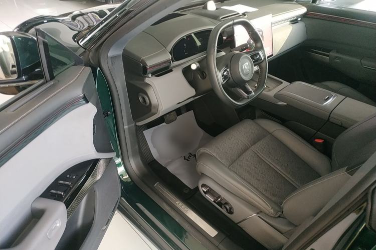 Used Zeekr 7X 2025 100 kWh Long-Range Rear-Wheel Drive with Intelligent Driving Features
