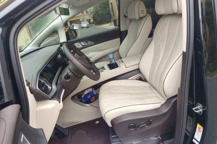 Used Denza D9 2024 DM-i 980 Four-Wheel Drive Prestige Model
