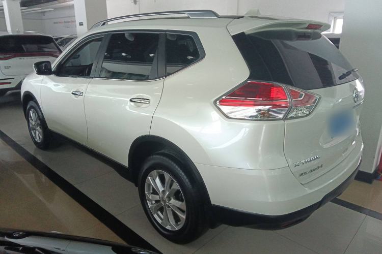 Used Nissan X-Trail 2014 2.5L CVT Leading Edition 4WD
