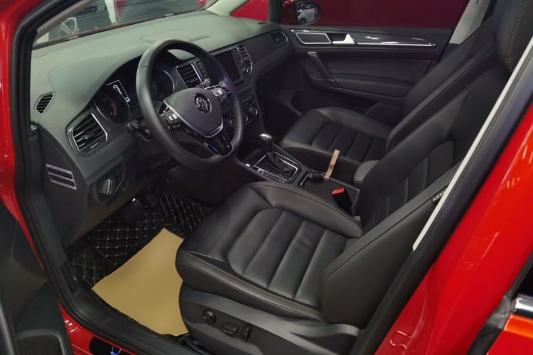 Used Volkswagen Golf Sportsvan 2016 230TSI Automatic Luxury Version
