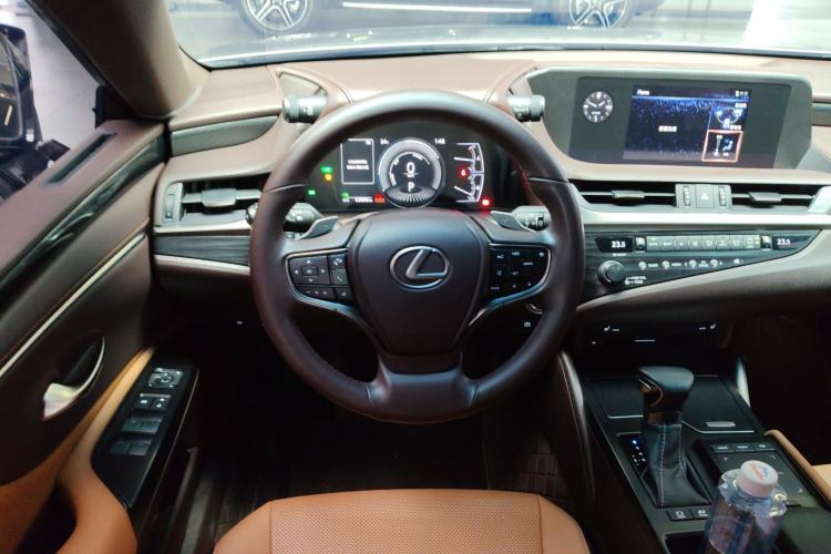 Used Lexus ES 2018 300h Premier Edition China V Standard
