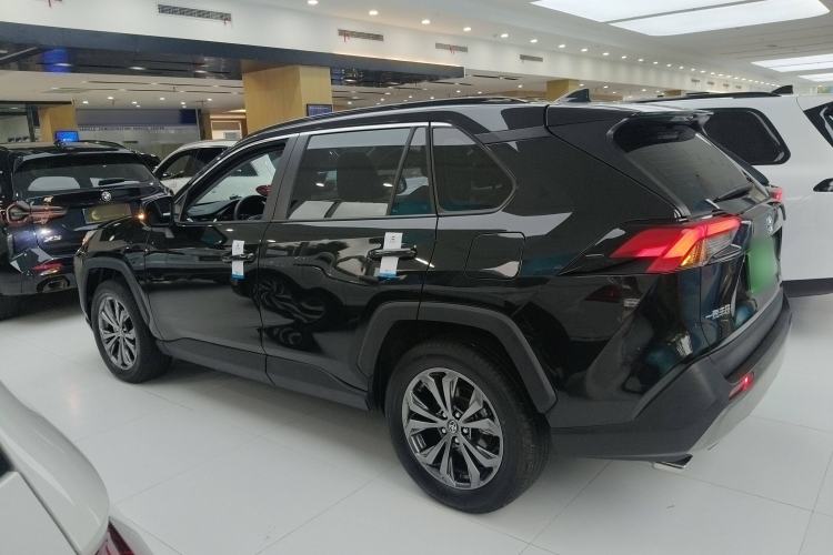 Used Toyota RAV4 2023 2.0L CVT Two-Wheel Drive Fashion Plus Edition
