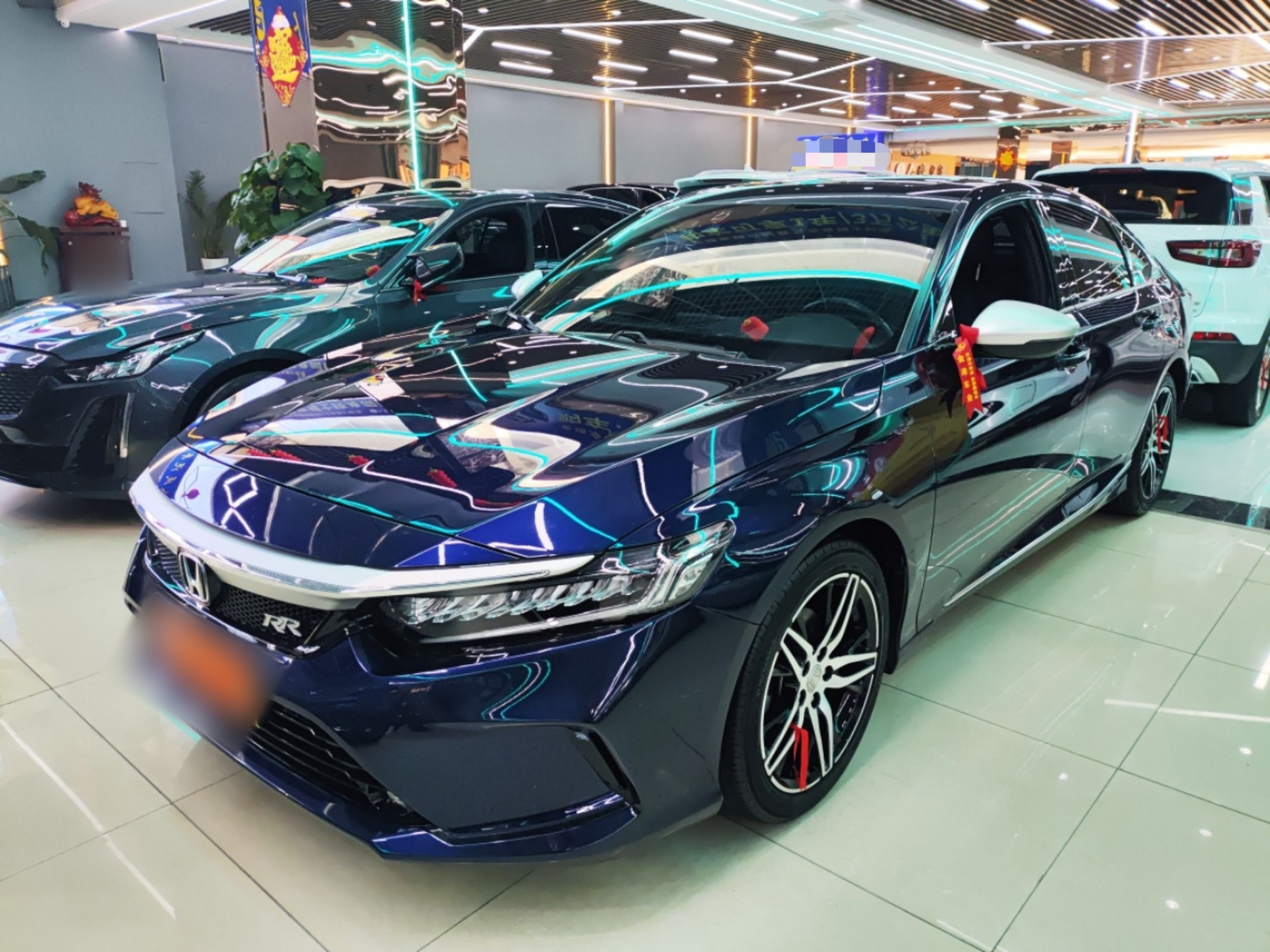 Под передней частью автомобиля