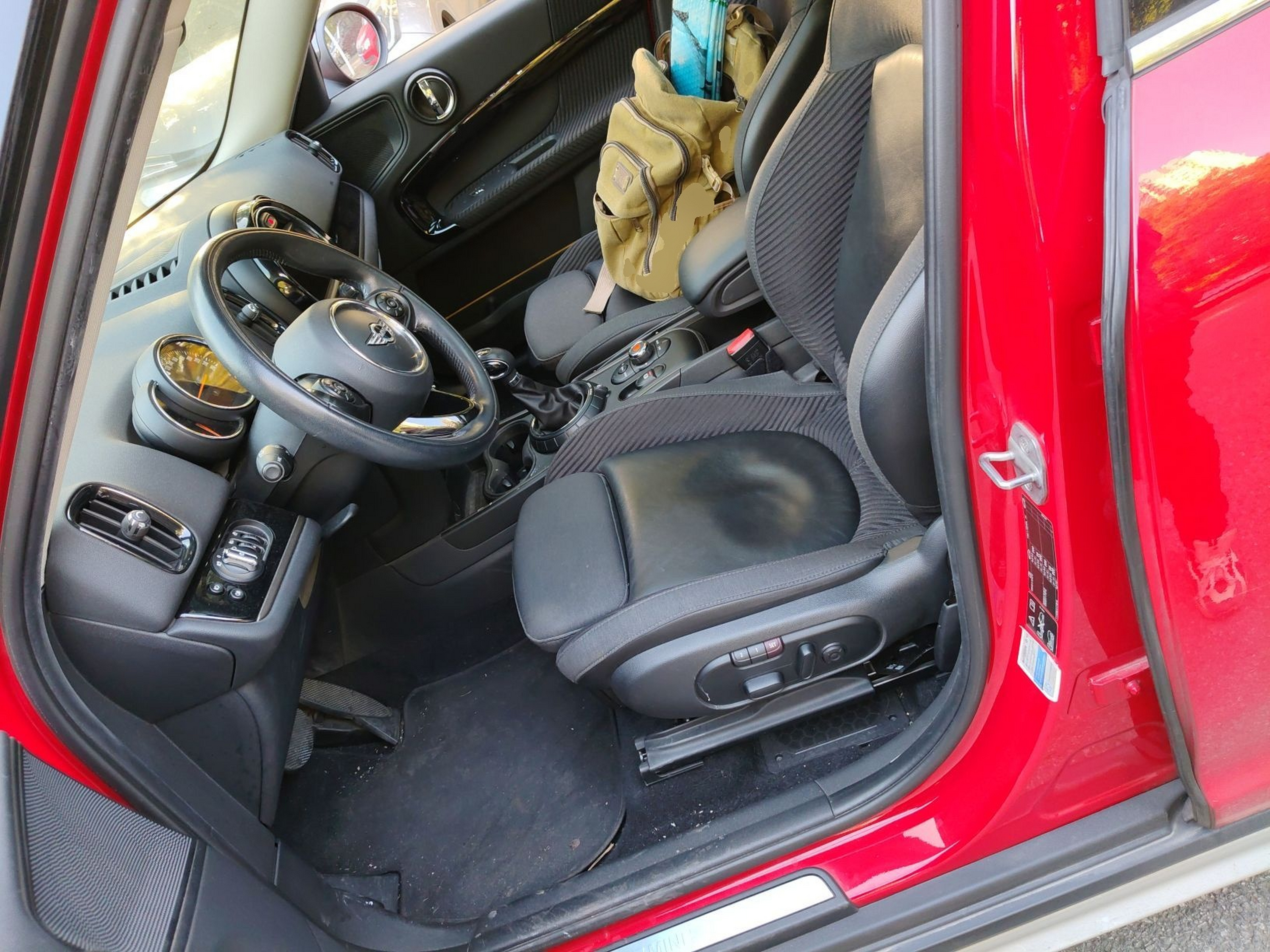 Переднее сиденье в автомобиле