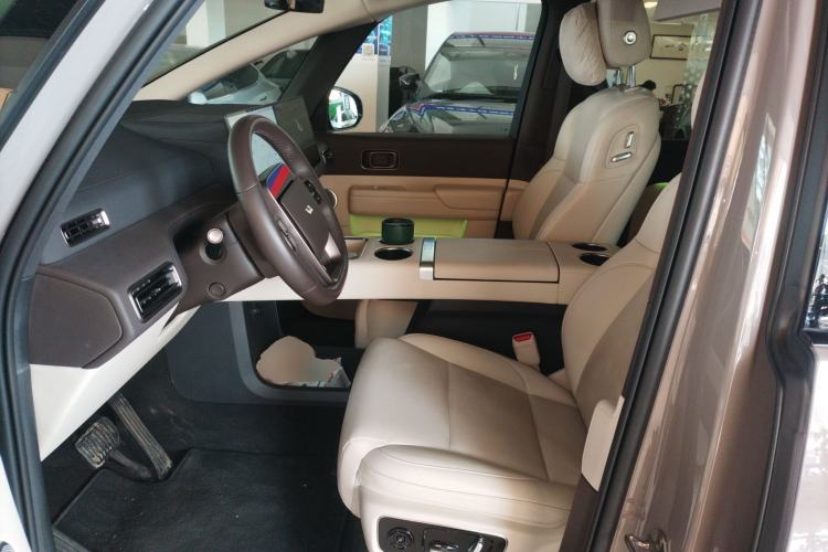 Used Li Auto MEGA 2024 Ultra Model
