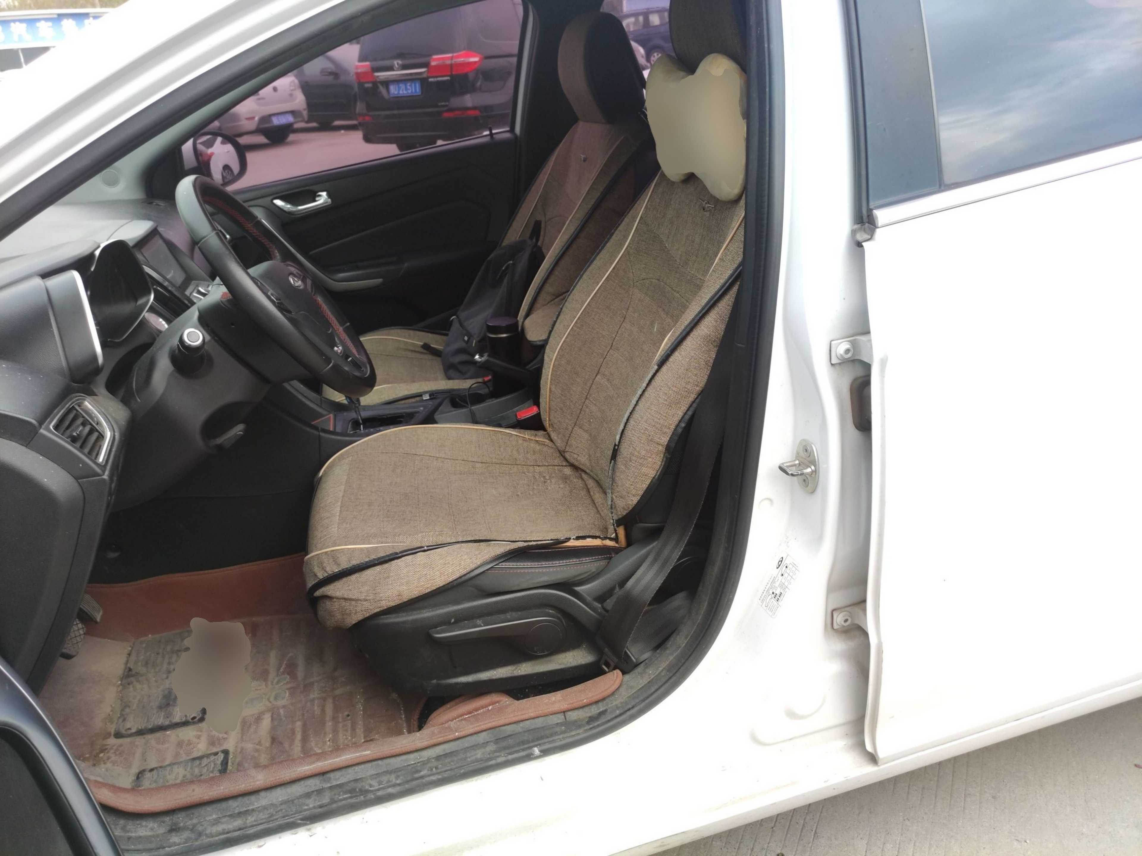 Переднее сиденье в автомобиле