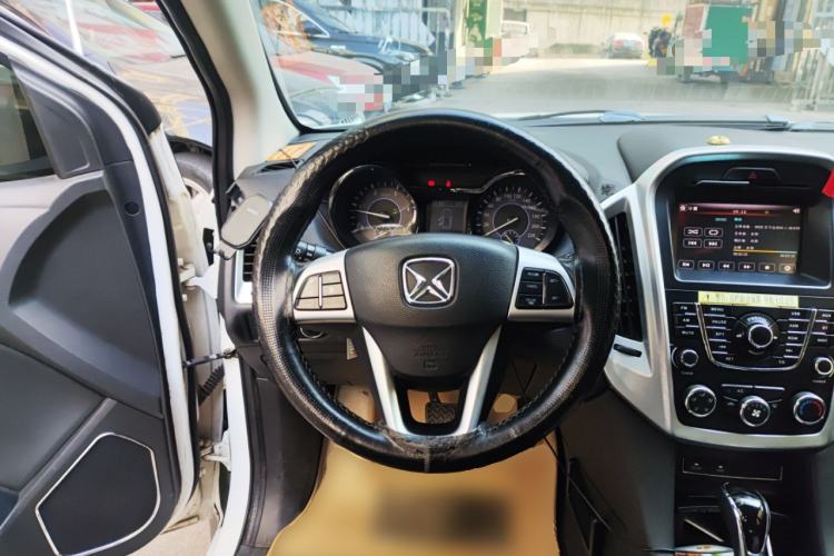 Used JMC Yusheng S350 2013 2.4T Automatic 4x4 Diesel Ultra-Luxury 5-Seater
