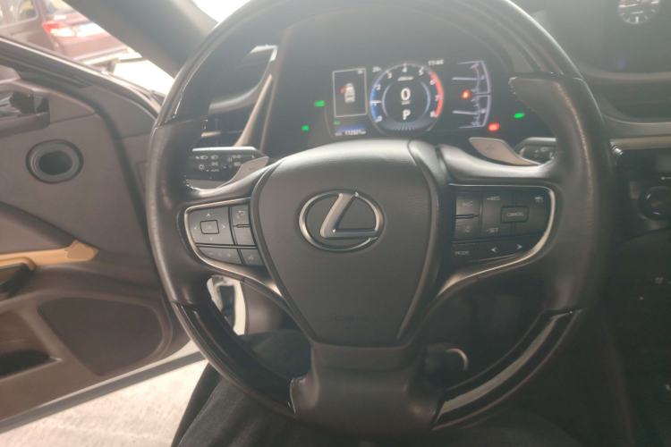 Used Lexus ES 2018 300h Premium Edition China V Standard
