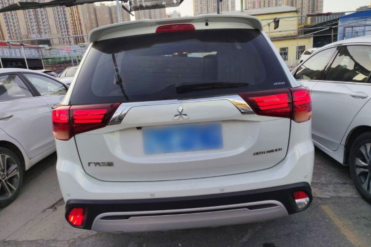 Used Mitsubishi Outlander 2019 2.4L 4x4 Zhi Xiang Edition 5 Seats China VI Standard
